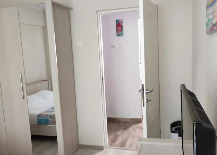 Bulevardul Tomis 99, Apartament 2 Cam, Zona Pietonala Weekend, Vedere Parcul Operei, Ideal Familii Constanţa