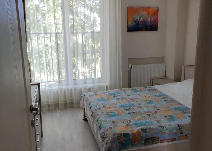 Bulevardul Tomis 99, Apartament 2 Cam, Zona Pietonala Weekend, Vedere Parcul Operei, Ideal Familii Constanţa